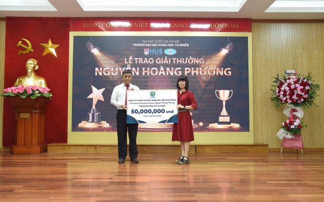 VIMID trao tặng học bổng vào quỹ học bổng Nguyễn Hoàng Phương - Trường ĐH Khoa học tự nhiên