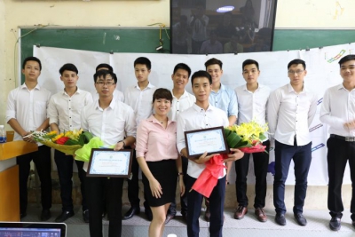 VIMID TRAO THƯỞNG CHO SINH VIÊN BÁCH KHOA