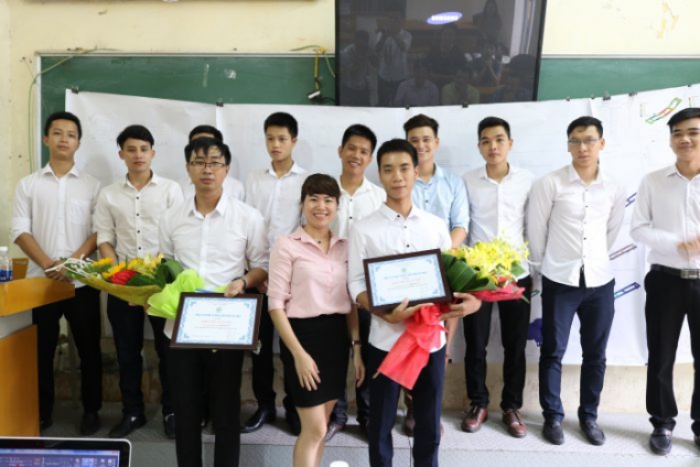 VIMID TRAO THƯỞNG CHO SINH VIÊN BÁCH KHOA