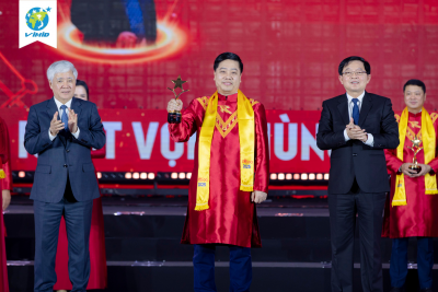 Doanh nhân Nguyễn Vũ Trụ - Chủ tịch VIMID được vinh danh Giải thưởng Top 10 Sao đỏ 2025