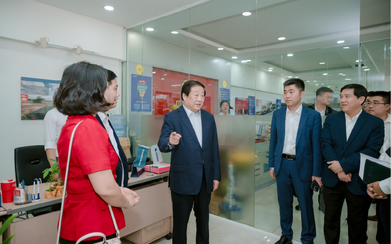  (Một số hình ảnh Ông Tan Xu Guang và BLĐ cấp cao Tập đoàn SINOTRUK cùng BLĐ VIMID trong chuyến thăm & làm việc tại VIMID thành phố Hồ Chí Minh)