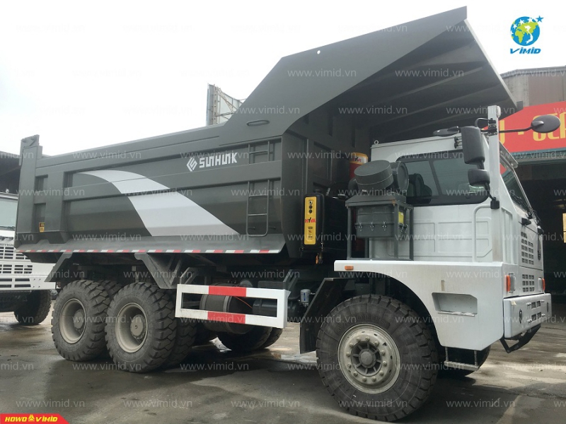 Xe bá vương mỏ 70 tấn thùng 6m2