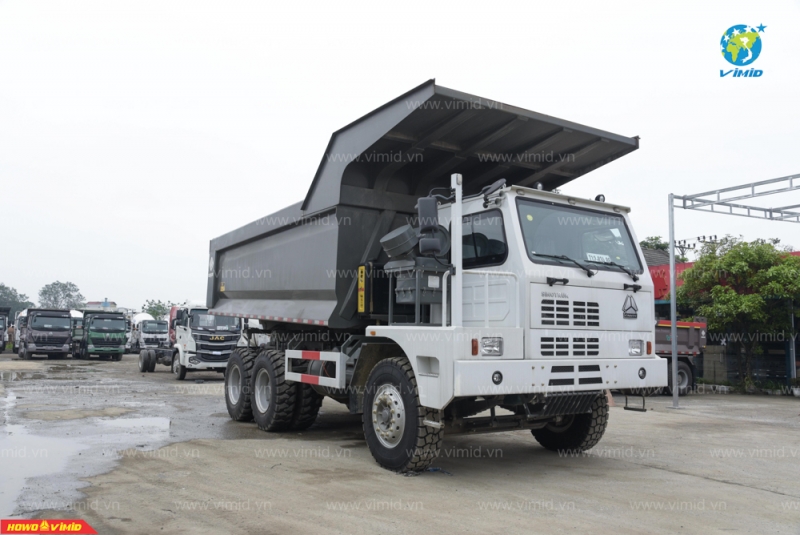 Xe bá vương mỏ 70 tấn thùng 6m