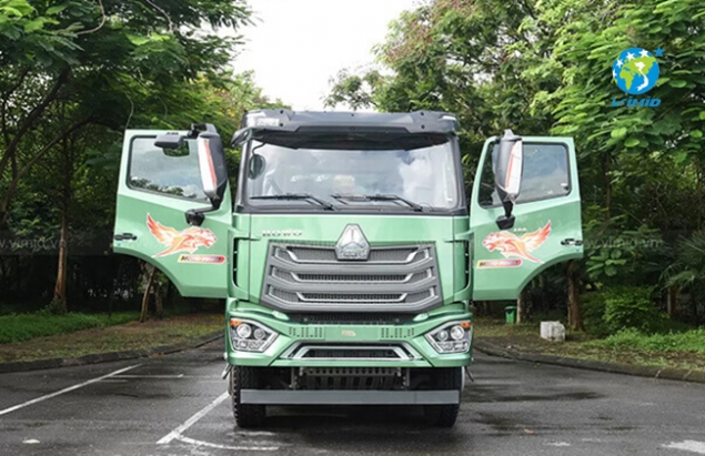 Xe Howo 4 Chân - Dòng Xe Tải Hồ Vồ Mạnh Mẽ Này Có Giá Bao Nhiêu?