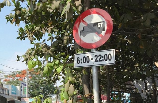 Biển báo cấm xe tải 5 tấn và mức phạt bao nhiêu khi vi phạm