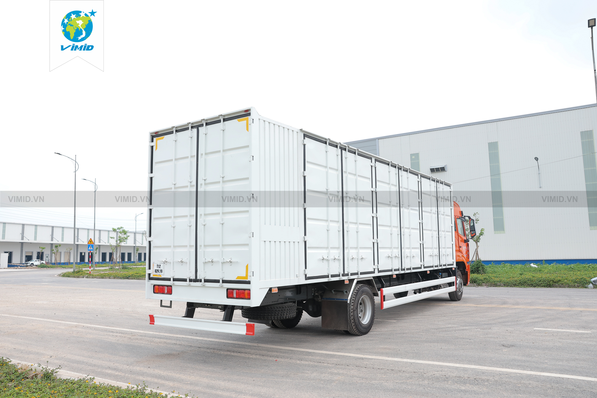 Xe tải Howo NX 220 4x2 thùng kín 3CH 9m9