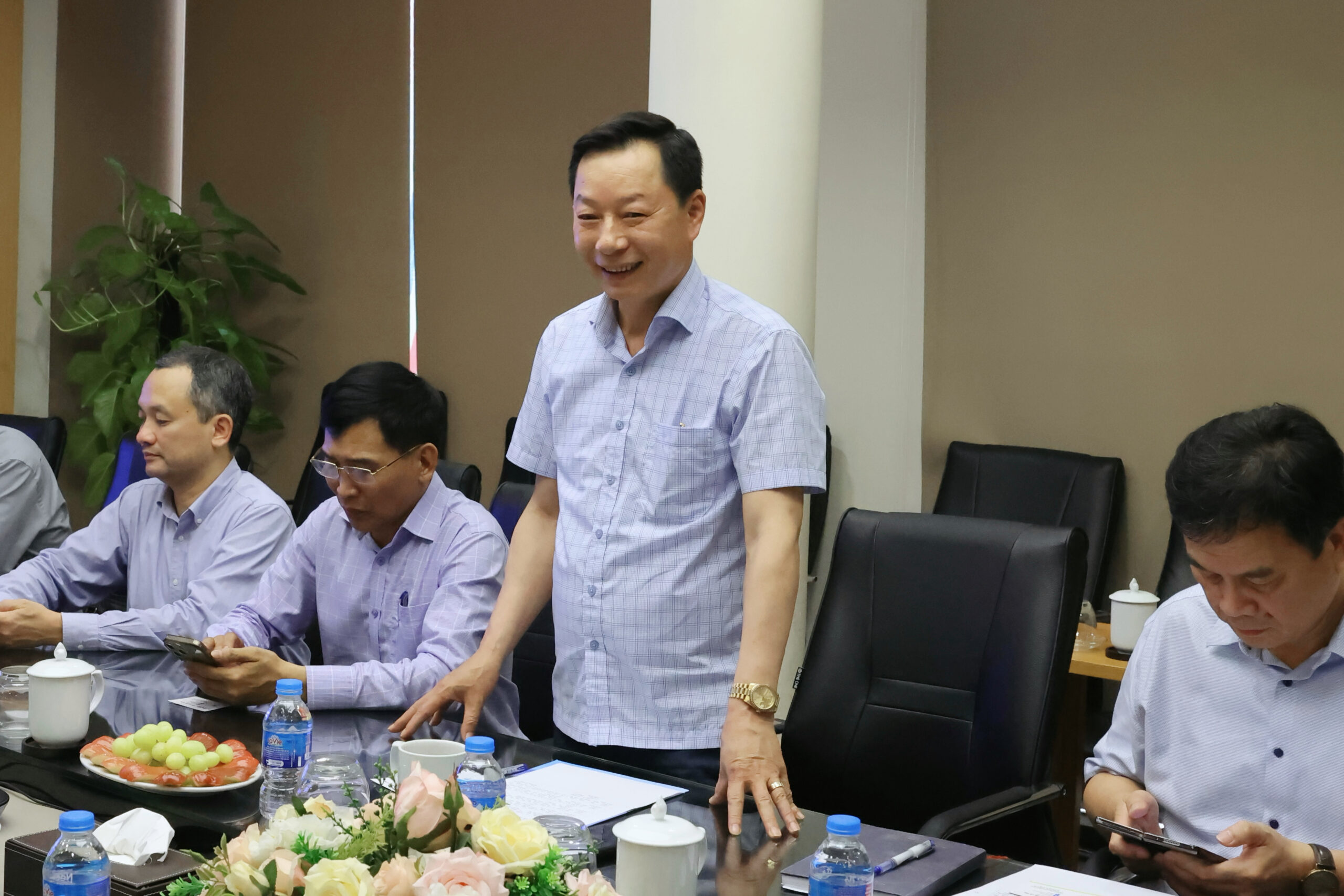 Đoàn công tác UBND tỉnh Quảng Ninh thăm và làm việc tại VIMID: Chủ động chia sẻ, thúc đẩy thu hút doanh nghiệp hoạt động xuất nhập khẩu qua địa bàn tỉnh 2 Đoàn công tác UBND tỉnh Quảng Ninh thăm và làm việc tại VIMID: Chủ động chia sẻ, thúc đẩy thu hút doanh nghiệp hoạt động xuất nhập khẩu qua địa bàn tỉnh