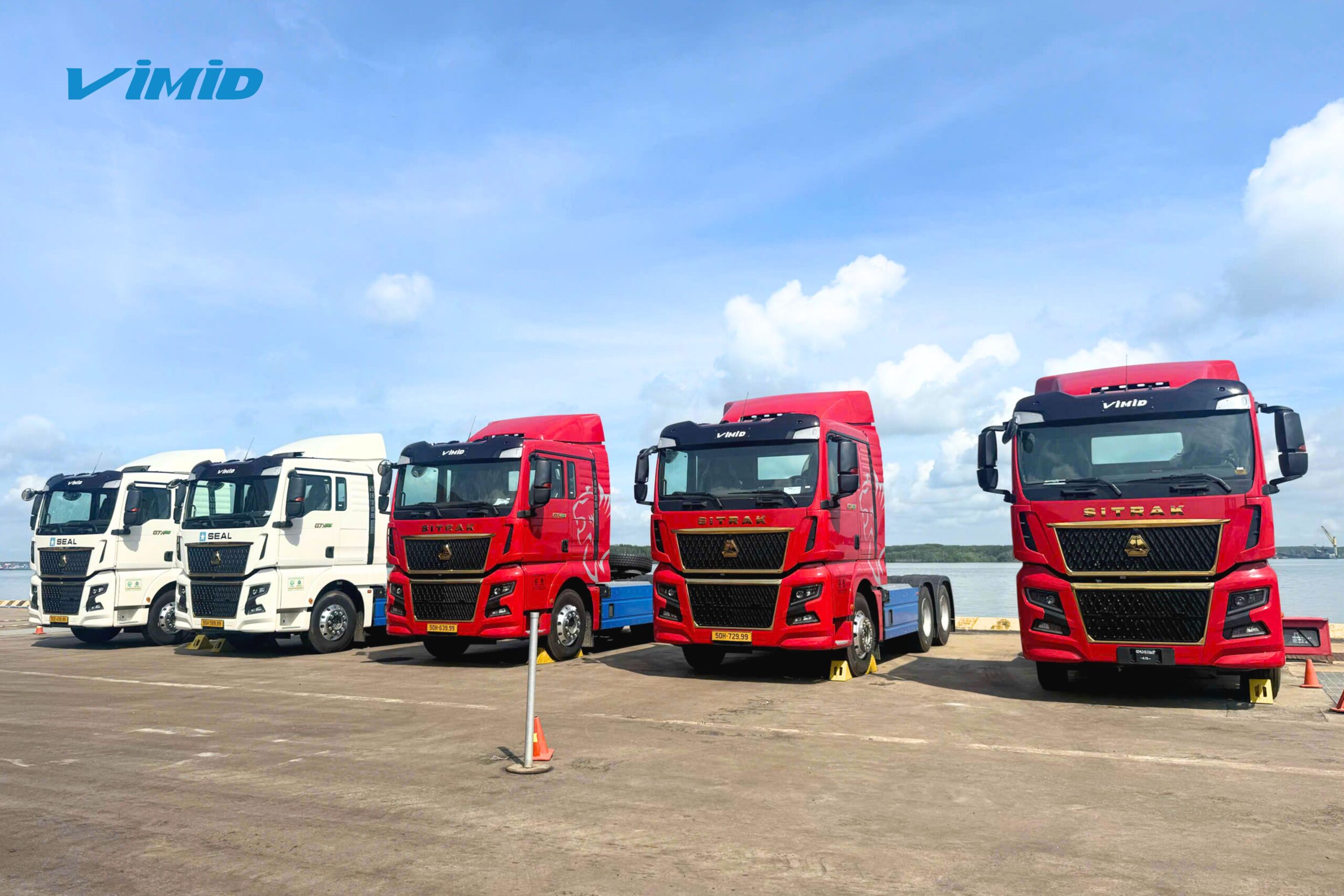 Lễ bàn giao đầu kéo điện G7X-EV: VIMID tiếp tục đồng hành khách hàng chuyển đổi xanh toàn diện 4 đầu kéo điện Sitrak G7x-ev
