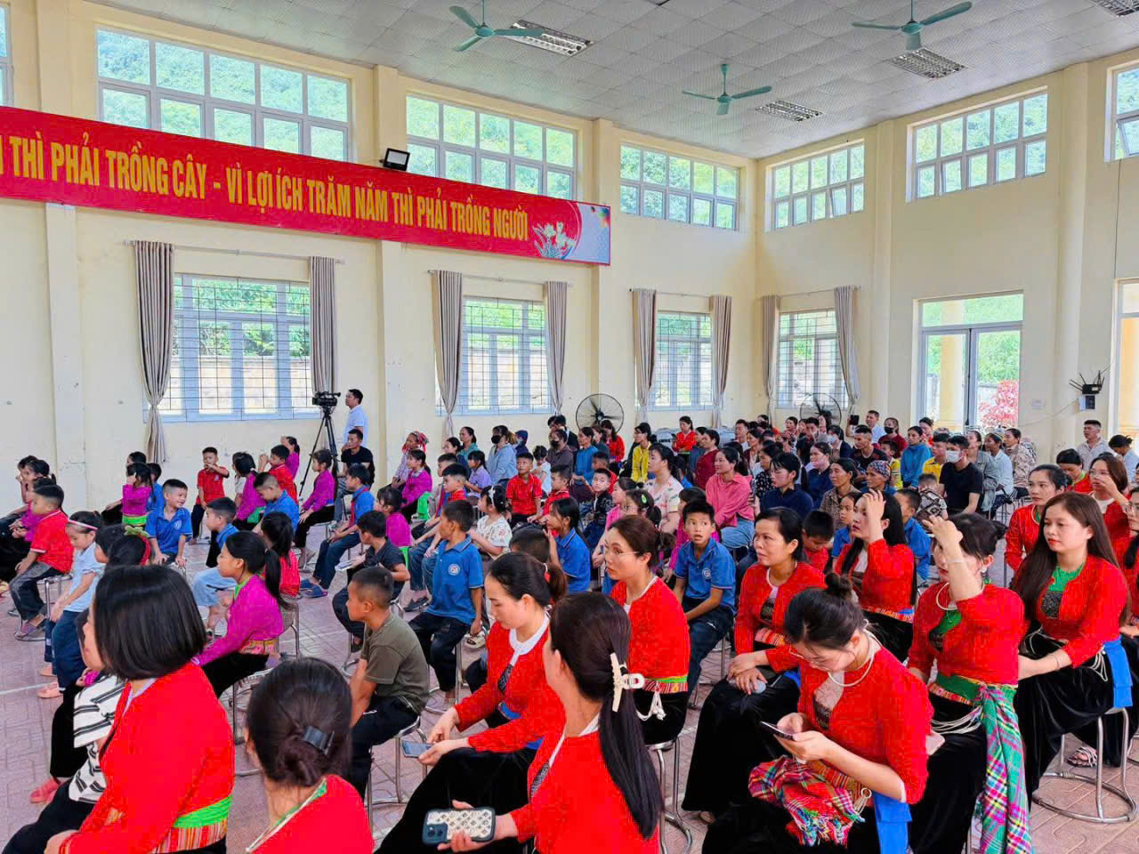 VIMID Helps Improve Learning Conditions and Empower Students’ Dreams at Phu Cuong School in Phu Tho 6 VIMID Helps Improve Learning Conditions and Empower Students’ Dreams at Phu Cuong School in Phu Tho
