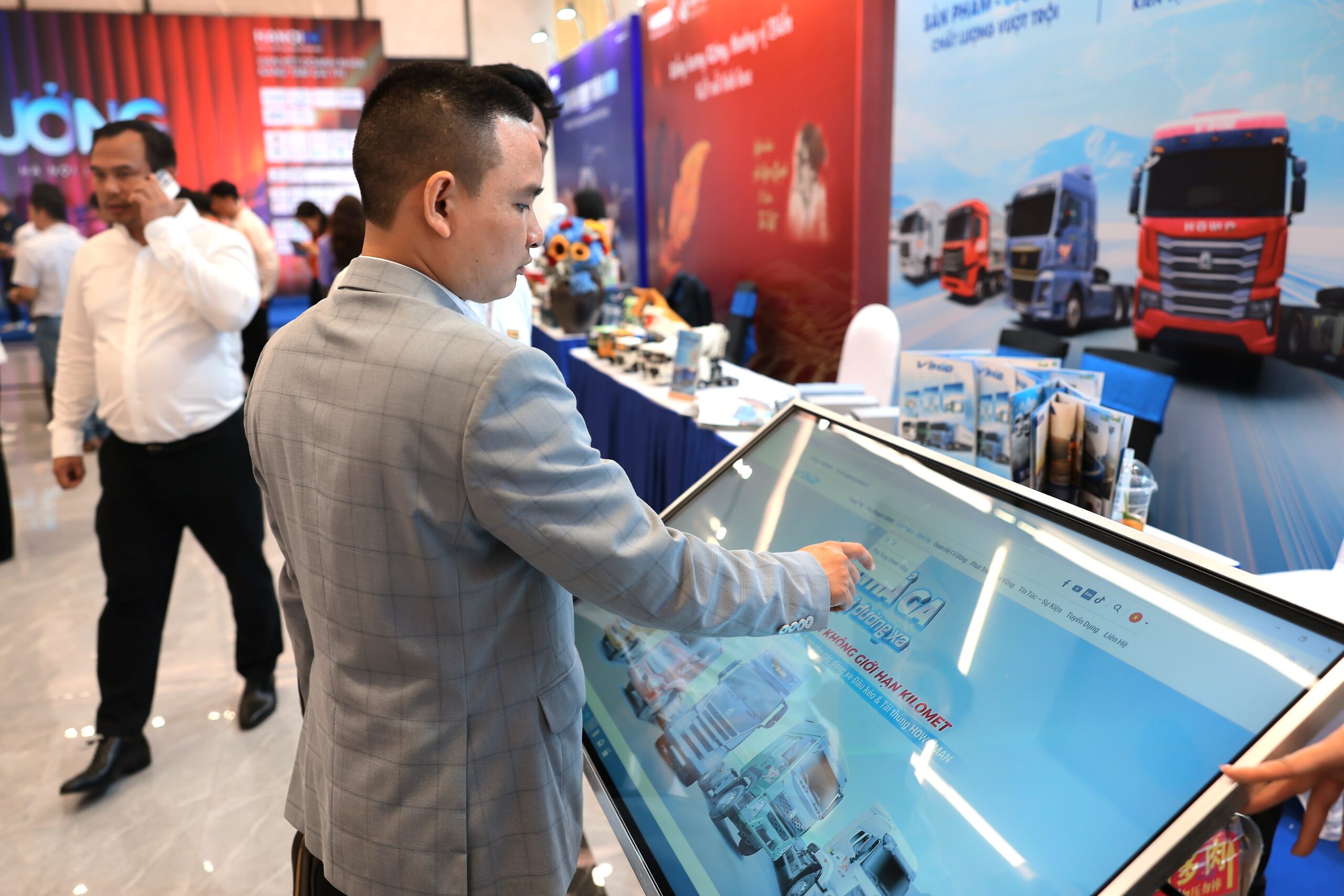 VIMID tự hào đón nhận Bằng khen cấp thành phố, đưa vận tải xanh trở thành điểm nhấn tại Tết doanh nhân trẻ 2026