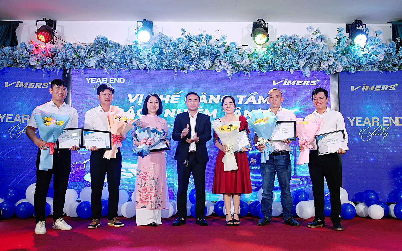 Không khí Year End Party 2023 sôi nổi tại các điểm Vùng - Chi nhánh.
