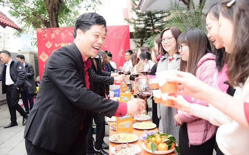 Giám đốc Nguyễn Vũ Trụ và Ban Lãnh Đạo chúc mừng năm mới tới toàn thể CBNV