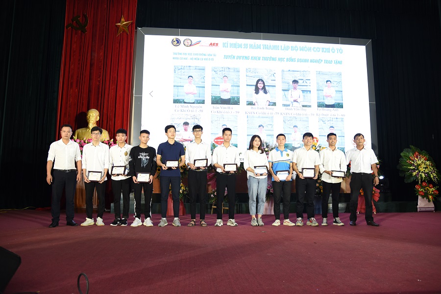VIMID trao tặng học bổng cho sinh viên có thành tích xuất sắc của trường ĐH Giao thông vận tải