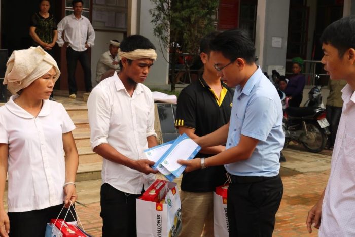 TRAO YÊU THƯƠNG – ẤM TẤM LÒNG TRAO YÊU THƯƠNG – ẤM TẤM LÒNG 12 TRAO YÊU THƯƠNG – ẤM TẤM LÒNG TRAO YÊU THƯƠNG – ẤM TẤM LÒNG