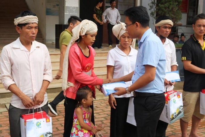 TRAO YÊU THƯƠNG – ẤM TẤM LÒNG TRAO YÊU THƯƠNG – ẤM TẤM LÒNG 13 TRAO YÊU THƯƠNG – ẤM TẤM LÒNG TRAO YÊU THƯƠNG – ẤM TẤM LÒNG