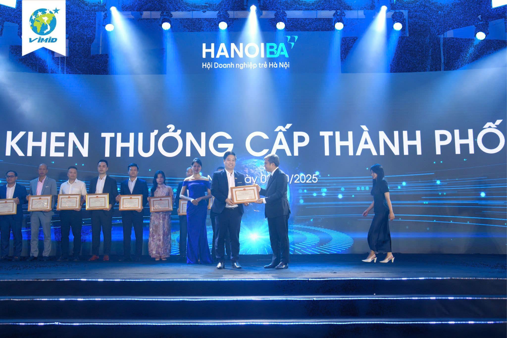 VIMID Received Commendation from the President of Hanoi People’s Committee: Recognized for Outstanding Achievements in Promoting and Developing the Hanoi Young Business Association in 2025 3 VIMID Received Commendation from the President of Hanoi People’s Committee: Recognized for Outstanding Achievements in Promoting and Developing the Hanoi Young Business Association in 2025