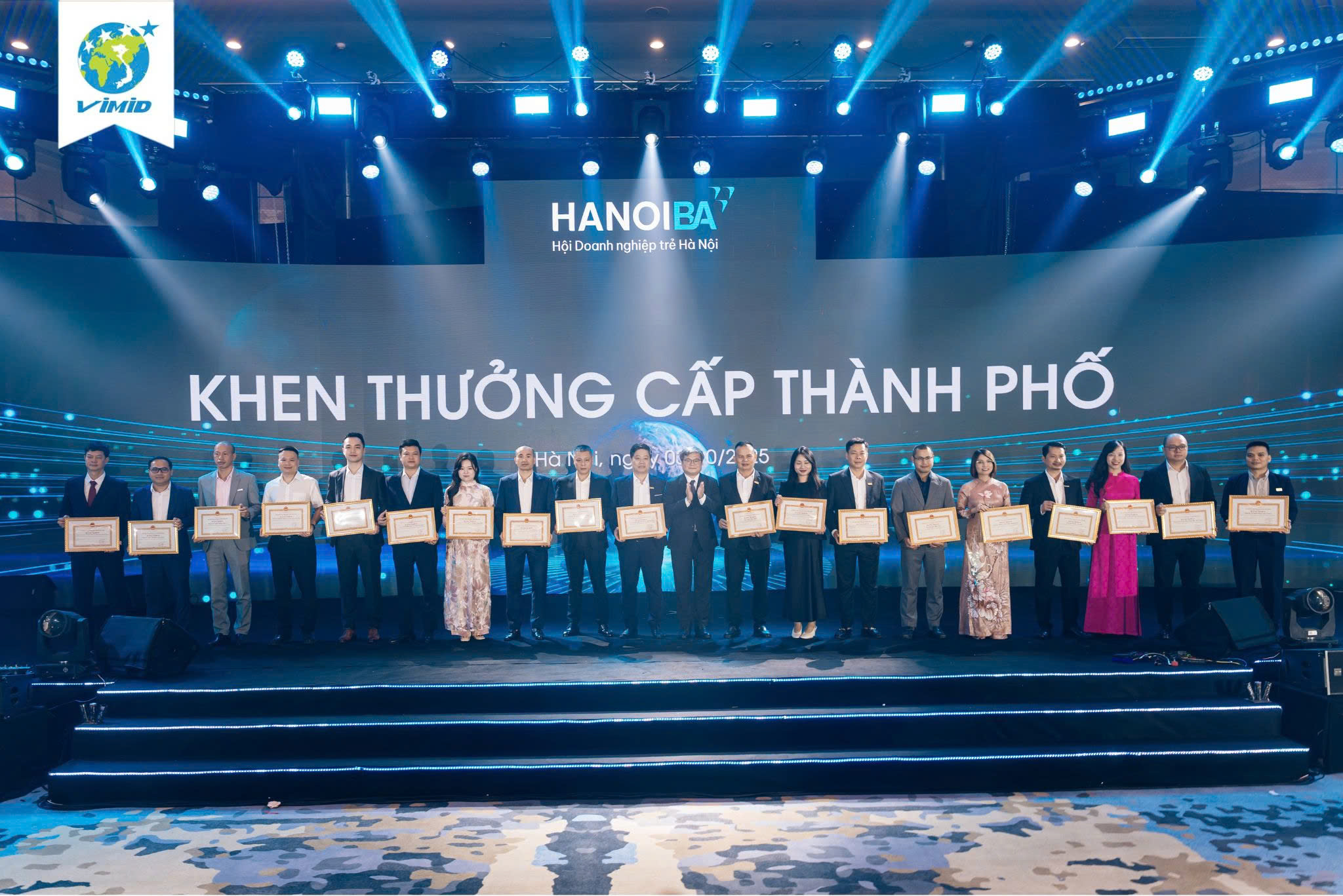 VIMID Received Commendation from the President of Hanoi People’s Committee: Recognized for Outstanding Achievements in Promoting and Developing the Hanoi Young Business Association in 2025 4 VIMID Received Commendation from the President of Hanoi People’s Committee: Recognized for Outstanding Achievements in Promoting and Developing the Hanoi Young Business Association in 2025