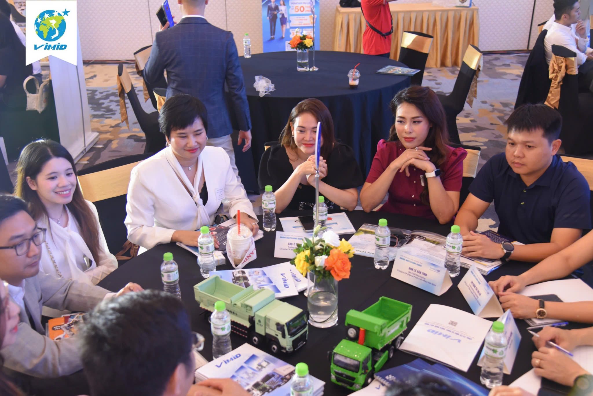 VIMID ghi dấu với loạt giải pháp ấn tượng cho ngành vận tải tại “Tết doanh nhân trẻ 2025: THE CONNECTION” 4 VIMID ghi dấu với loạt giải pháp ấn tượng cho ngành vận tải tại “Tết doanh nhân trẻ 2025: THE CONNECTION”