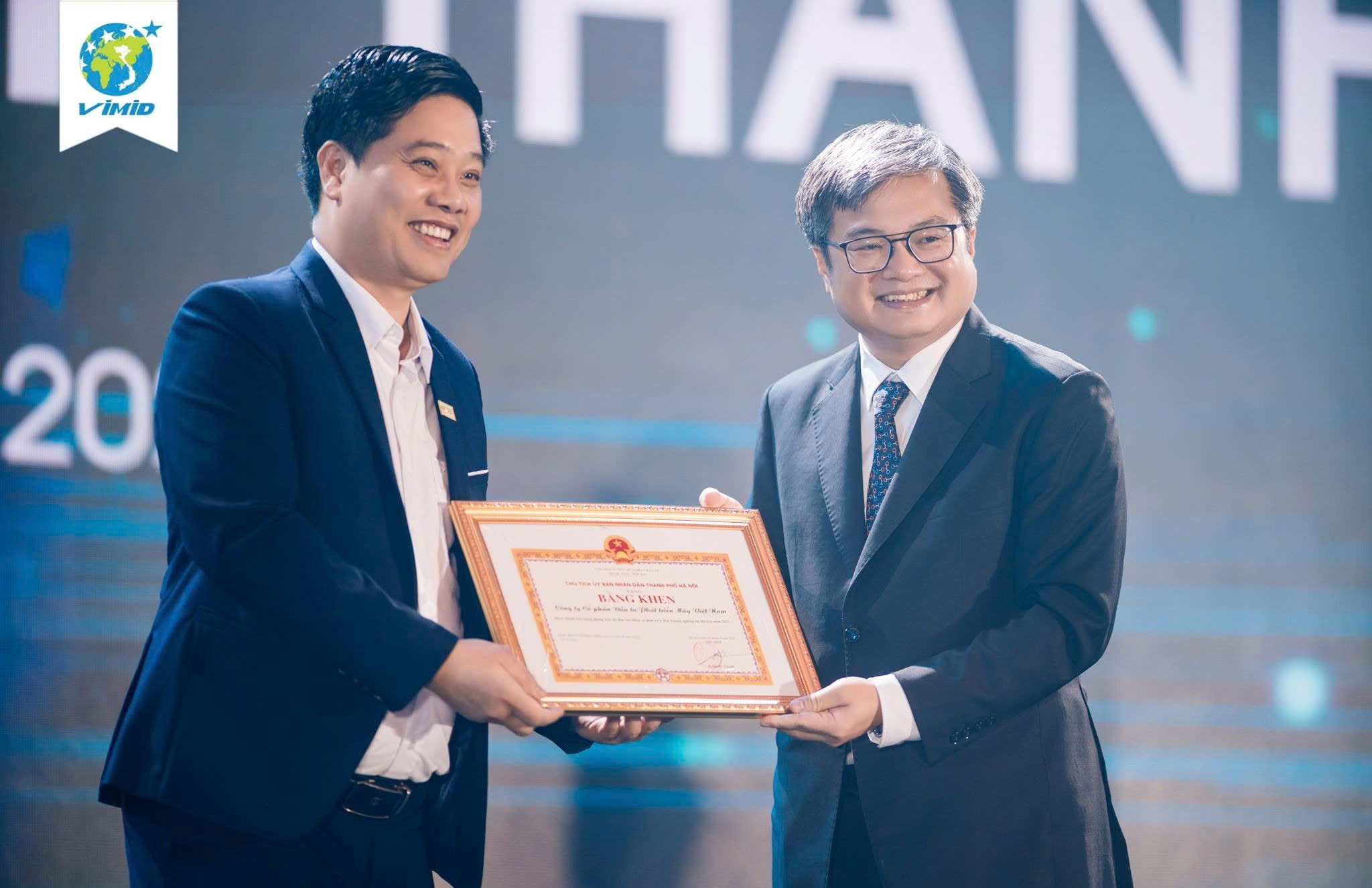 VIMID Received Commendation from the President of Hanoi People’s Committee: Recognized for Outstanding Achievements in Promoting and Developing the Hanoi Young Business Association in 2025 1 VIMID Received Commendation from the President of Hanoi People’s Committee: Recognized for Outstanding Achievements in Promoting and Developing the Hanoi Young Business Association in 2025