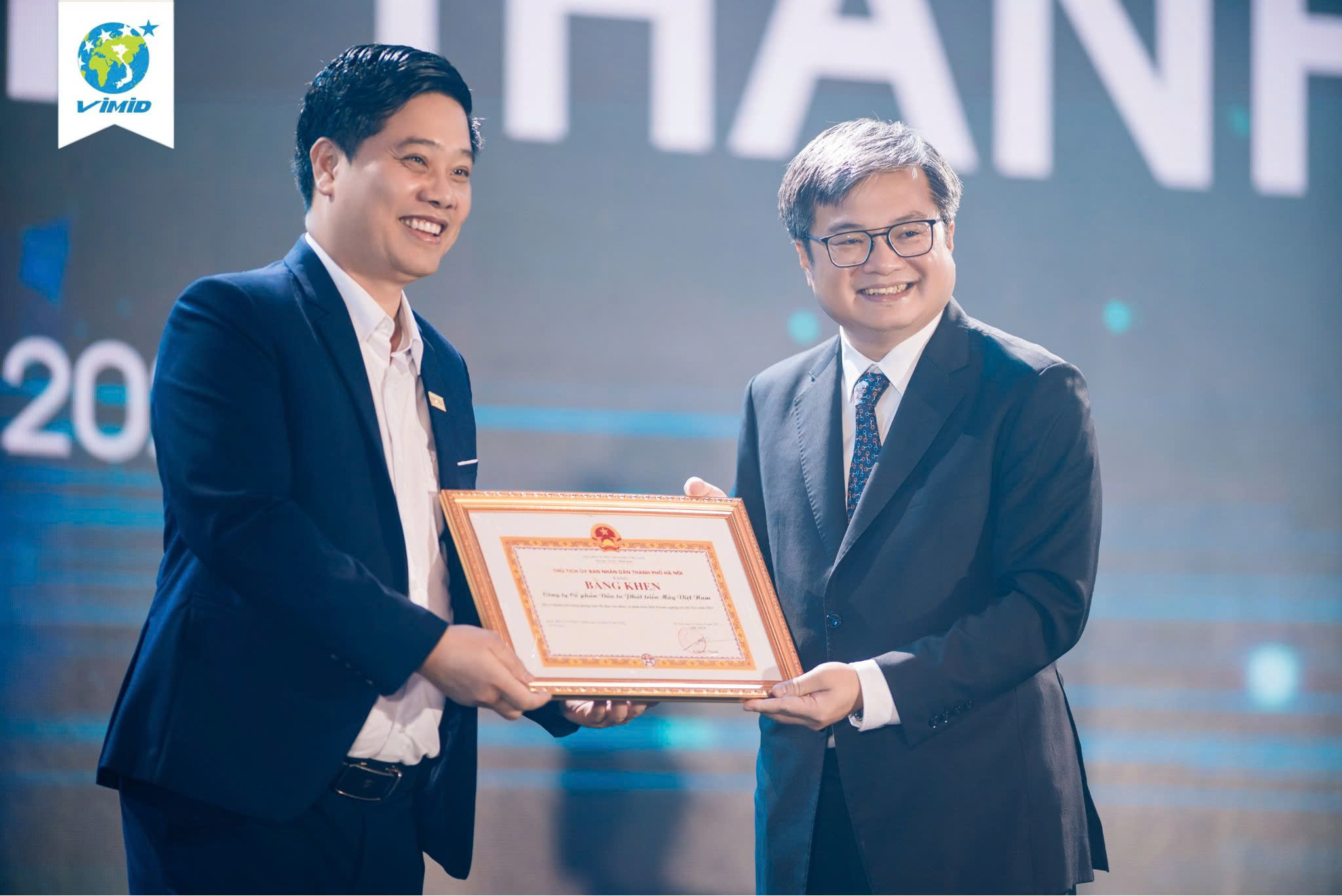 VIMID ghi dấu với loạt giải pháp ấn tượng cho ngành vận tải tại “Tết doanh nhân trẻ 2025: THE CONNECTION” 3 VIMID ghi dấu với loạt giải pháp ấn tượng cho ngành vận tải tại “Tết doanh nhân trẻ 2025: THE CONNECTION”