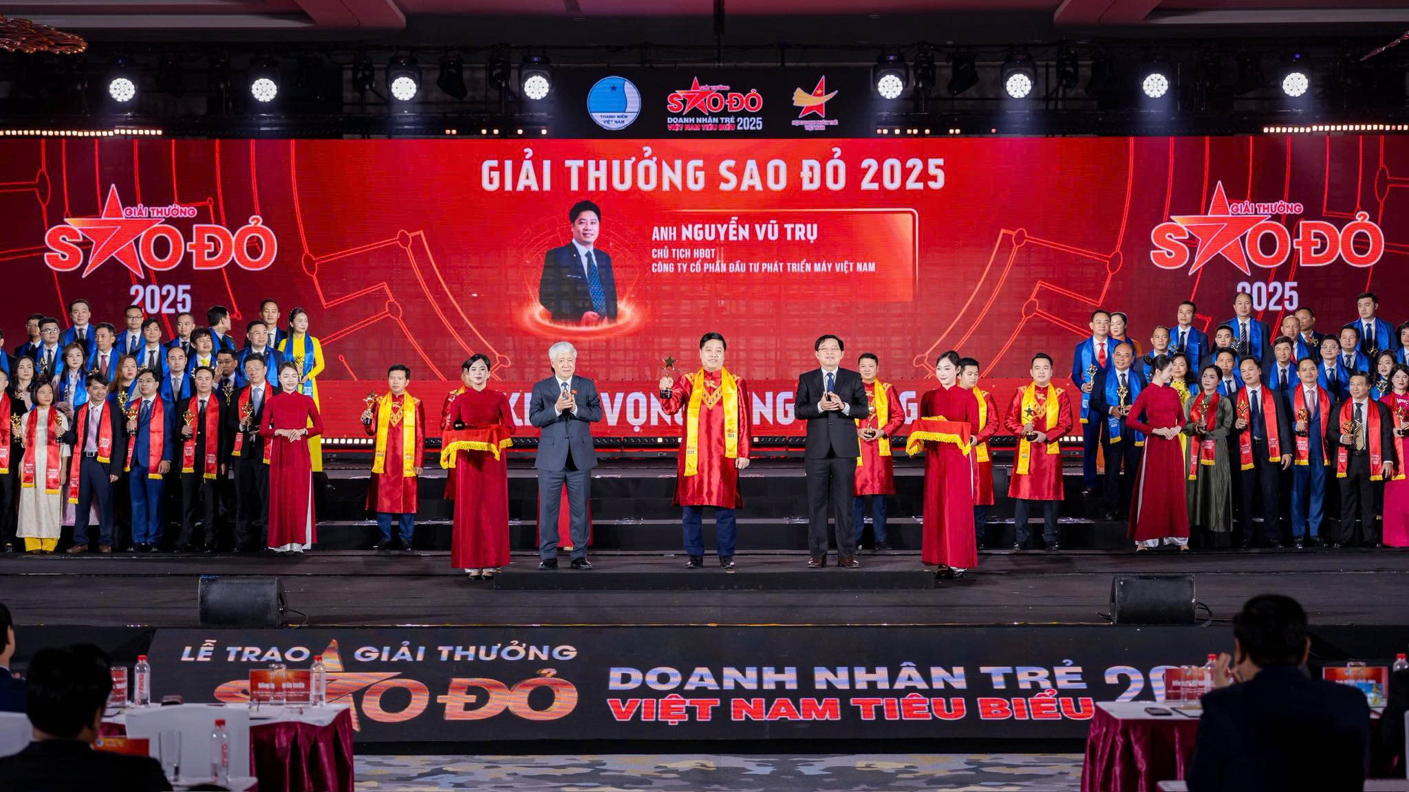 Entrepreneur Nguyễn Vũ Trụ – Chairman of VIMID – Honored in the Top 10 Red Star Awards 2025