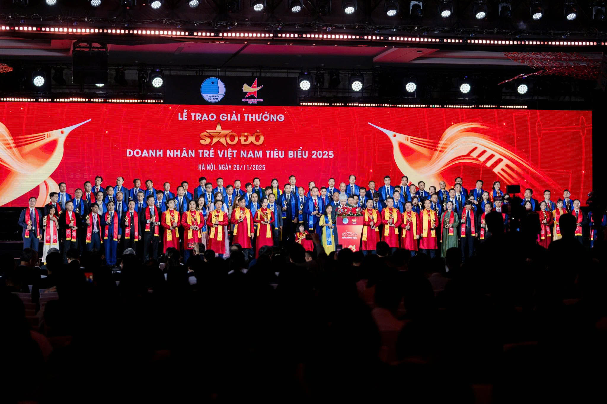 Entrepreneur Nguyễn Vũ Trụ – Chairman of VIMID – Honored in the Top 10 Red Star Awards 2025