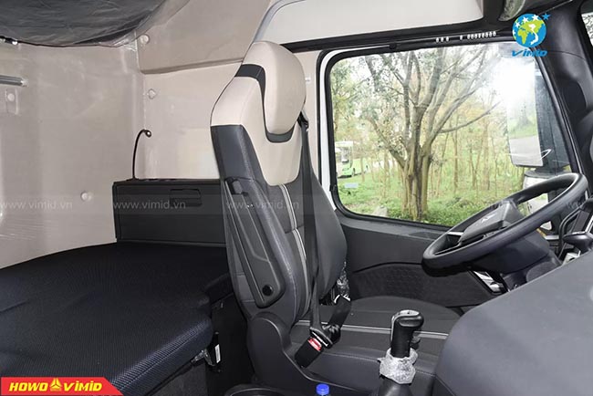 Ghế lái đầu kéo th7 lx