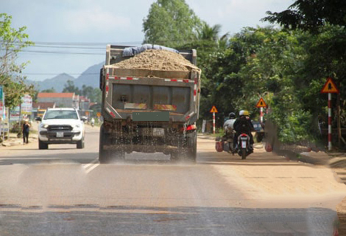 Xe tải không phủ bạt có bị phạt không?